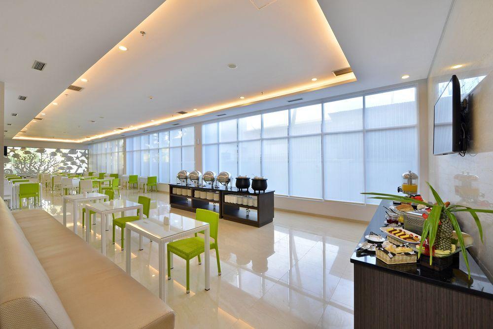 Whiz Prime Hotel Sudirman チラチャプ エクステリア 写真