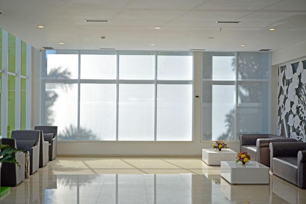 Whiz Prime Hotel Sudirman チラチャプ エクステリア 写真
