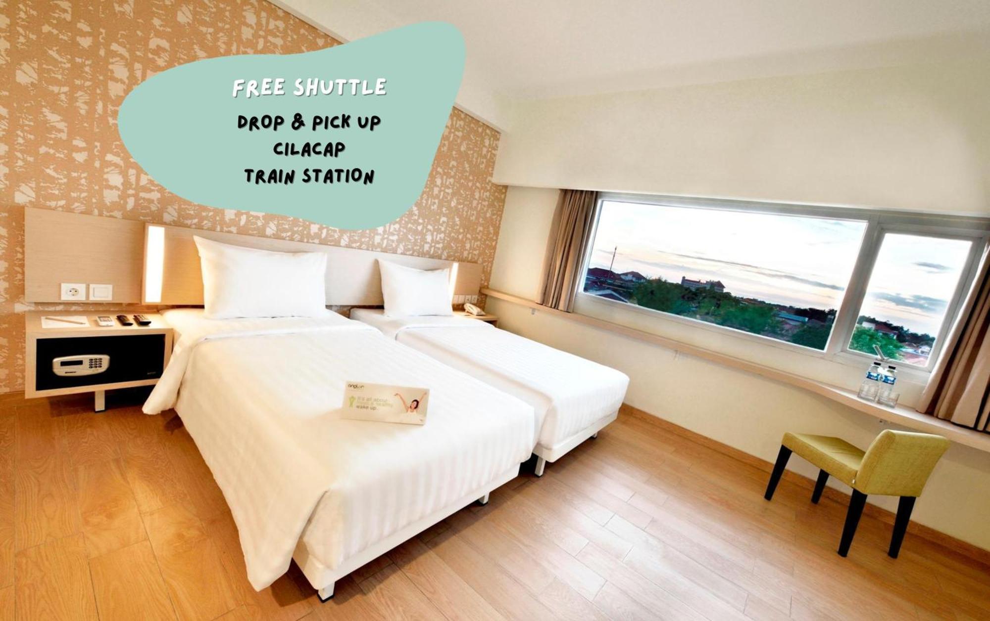 Whiz Prime Hotel Sudirman チラチャプ エクステリア 写真