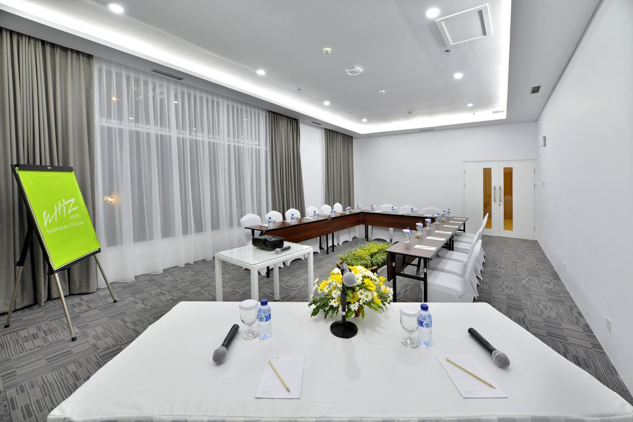 Whiz Prime Hotel Sudirman チラチャプ エクステリア 写真